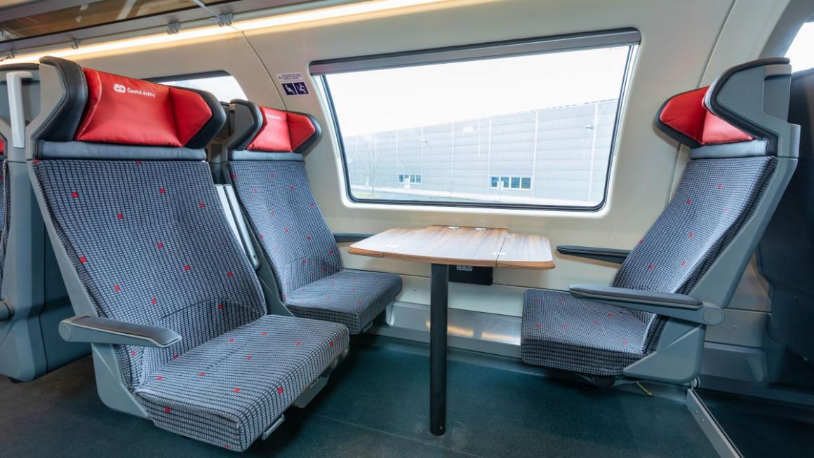 Галерия :: Снимка 5 :: Skoda представи ново поколение двуетажни влакове (галерия)}