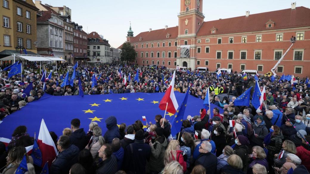 Polexit: Поляците масово протестират за оставане в ЕС