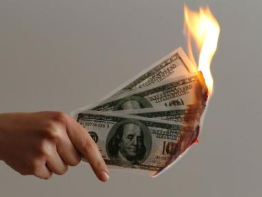 Отстъплението на долара покачи цената на златото