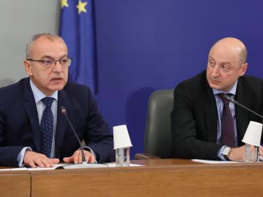 Правителството ще плати по мярката „Запази ме“ за юли