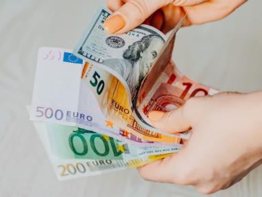 Най-търгуваната валутна двойка продължава своя низходящ тренд