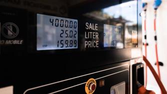 Франция ще предложи „бензинови ваучери“ на бедните семейства