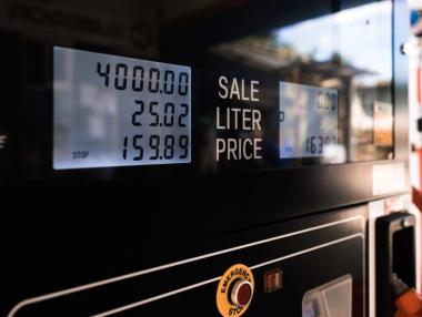 Франция ще предложи „бензинови ваучери“ на бедните семейства