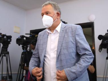 Кацаров: Сертификатите ще отпаднат, ако влезем в зелената зона