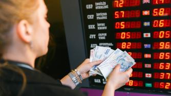 Турската лира е в режим на свободно падане