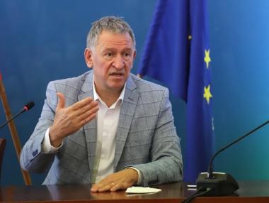 Кацаров: Яслите и детските градини няма да затварят