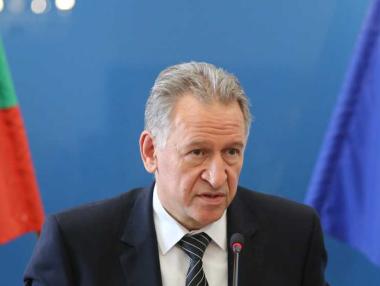 13 млн. лв. ще струва връщането в клас на най-малките ученици