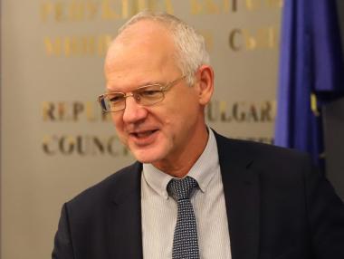 Бизнесът иска закриване на държавни структури