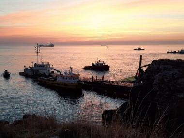 Vera Su е изтеглен от скалите на Камен бряг