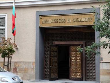 Вечерни новини: Кабинетът взе нов заем; Големите магазини искат сертификат и за по-малките