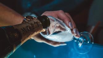 Френското шампанско ще тече към Русия поне до края на годината