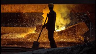 ЕС и САЩ тръгват срещу „мръсната“ стомана на Китай