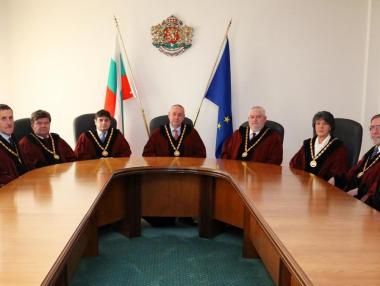 Как Конституционният съд се потопи в предизборната кампания