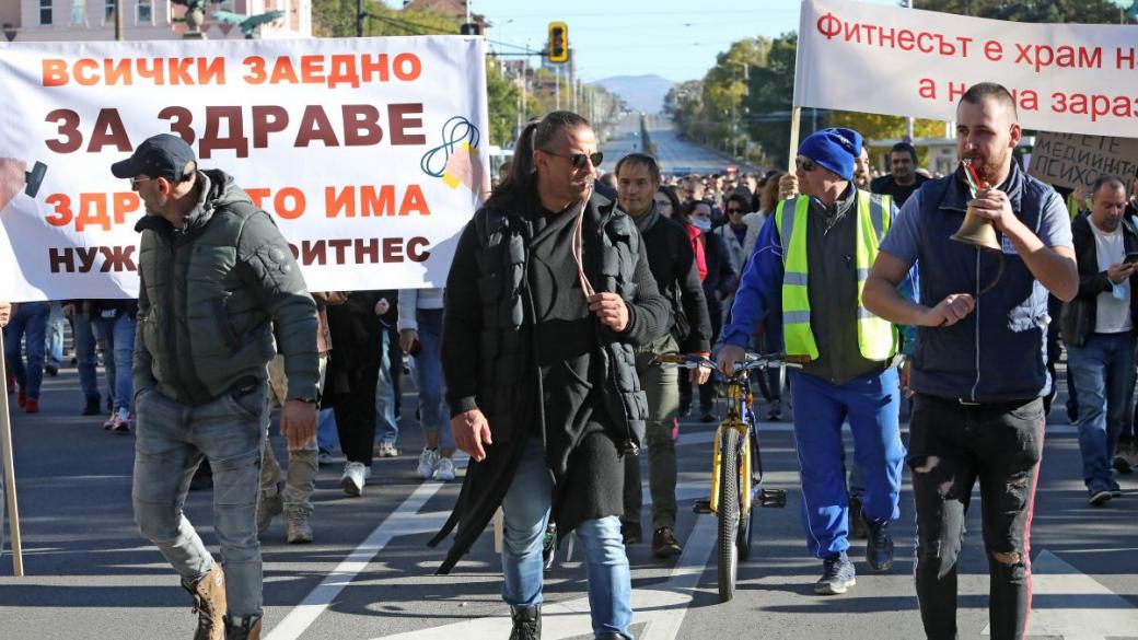 Новите безработни се увеличиха над три пъти през октомври