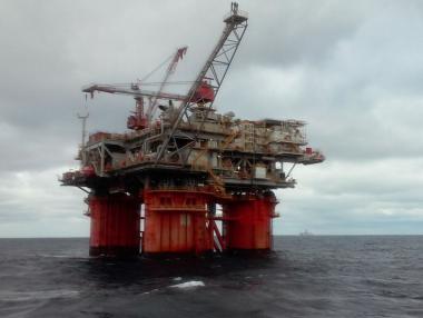 Петролът объркано търси посока преди срещата на ОПЕК