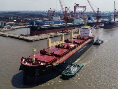 „Параходство БМФ“ инвестира 130 млн. долара в четири 45 500-тонни бълкера