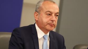 Донев: Правителството търси начин да няма работещи бедни