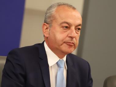 Донев: Правителството търси начин да няма работещи бедни