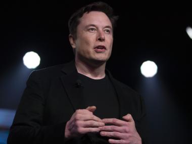 Последователите на Мъск в Twitter искат той да продаде 10% от Tesla