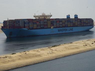 Суецкият канал вдига таксите за преминаване