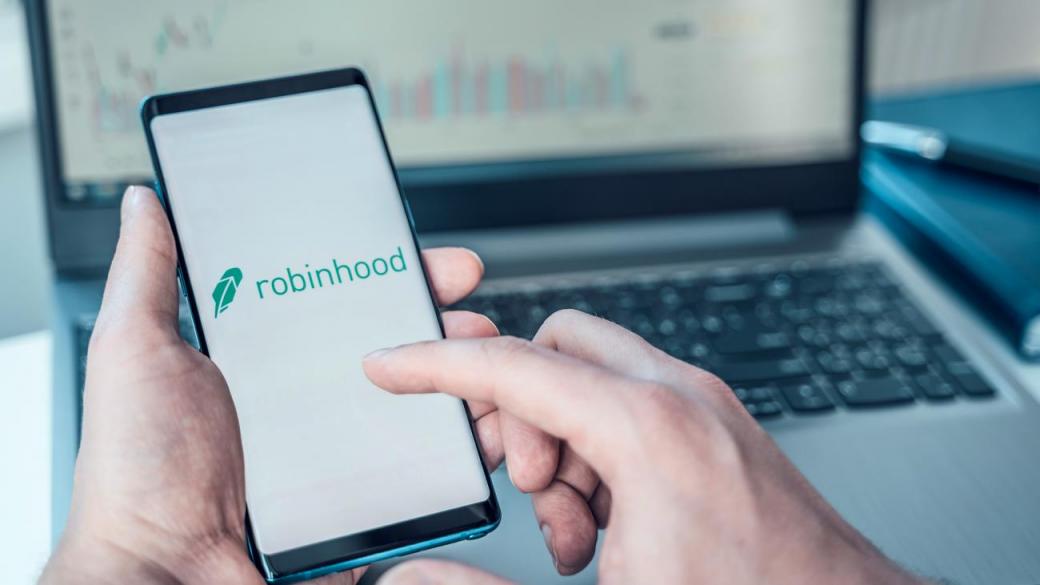 Данни на 7 млн. потребители на Robinhood изтекоха след хакерска атака