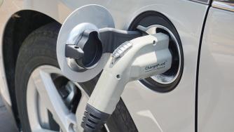 Инвестициите в елетромобили и батерии се ускоряват до над $500 млрд.