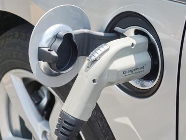 Инвестициите в елетромобили и батерии се ускоряват до над $500 млрд.