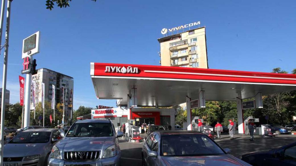 КЗК обвини „Лукойл“, че пречи на вноса на горива