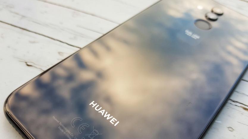 Huawei откри как да задържи смартфон бизнеса си над водата