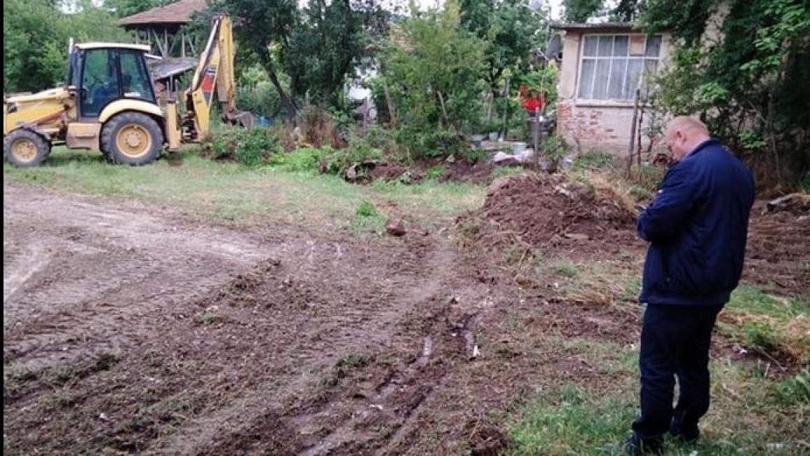 Галерия :: Снимка 24 :: Асфалтовият брецел в Дреновец: Добра идея, потресаващо изпълнение (галерия)}