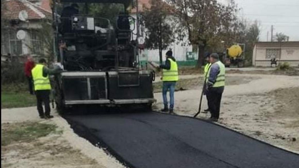 Галерия :: Снимка 8 :: Асфалтовият брецел в Дреновец: Добра идея, потресаващо изпълнение (галерия)}
