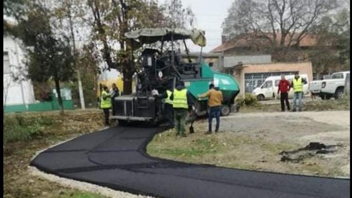 Галерия :: Снимка 4 :: Асфалтовият брецел в Дреновец: Добра идея, потресаващо изпълнение (галерия)}