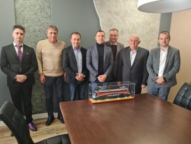 „Булмаркет“ инвестира в два уникални за България локомотива