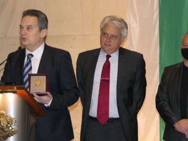 МВР награди Vivacom за борбата с телефонните измамници