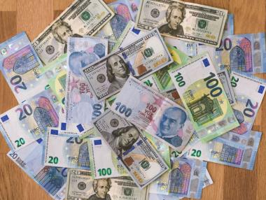 Турската лира се обезценява с часове