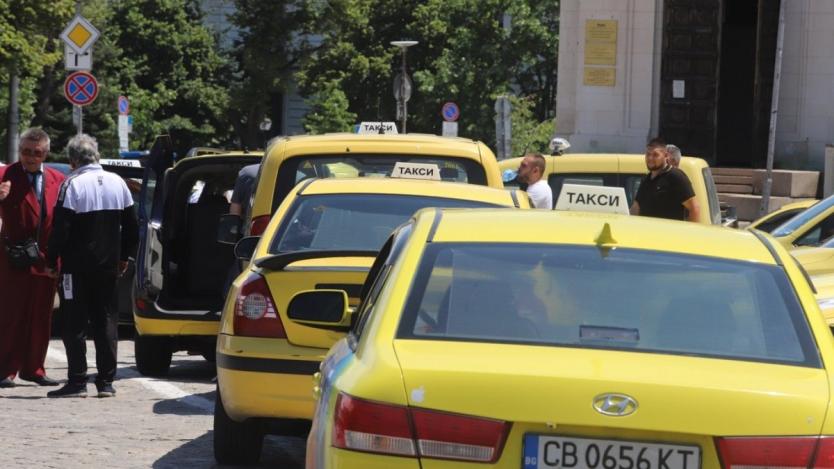 Таксиметровата услуга в София поскъпва с 33%