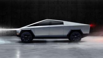 Какво става с Tesla Cybertruck и защо цената му може да скочи до $1 млн.