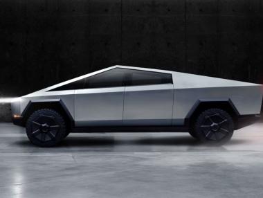 Какво става с Tesla Cybertruck и защо цената му може да скочи до $1 млн.