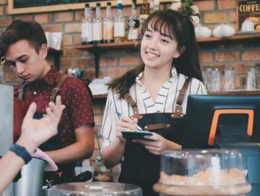 Британските работодателите търсят ваксинирани служители