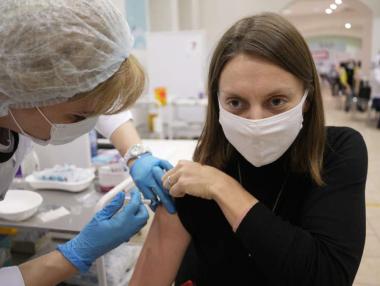 Ваксините спасяват живот: две графики, които го доказват категорично