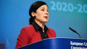 ЕК повежда битка срещу скритата политическа реклама