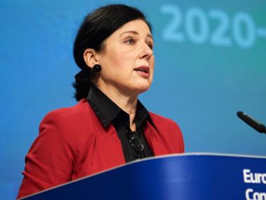 ЕК повежда битка срещу скритата политическа реклама