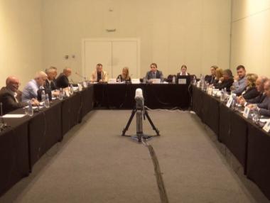 Партиите на промяната са срещу инхаус поръчките, панелките ги скараха