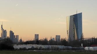 Служителите в ЕЦБ искат по-високи заплати заради инфлацията