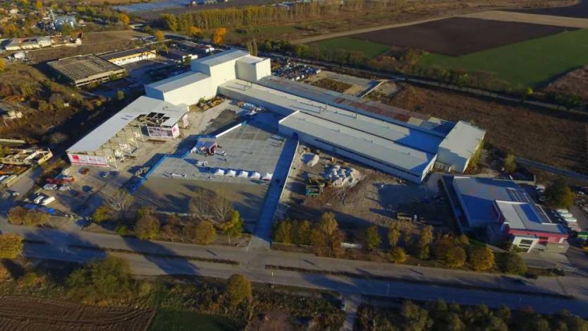 Турската Akgun Seramik разширява ударно завода си в България