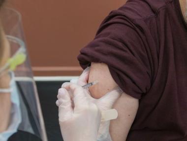 Европа пристъпва към задължителна COVID ваксинация