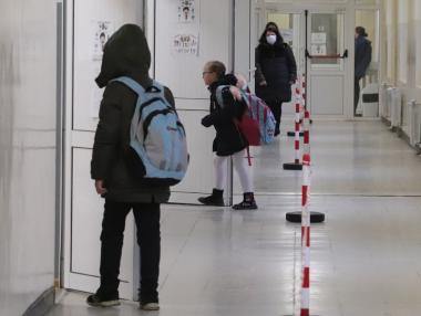 Вечерни новини: Кабинетът залага до 12 млрд. лв. дълг догодина; Всички ученици обратно в клас