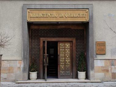 Колко дълг натрупаха правителствата в България последните 10 години (инфографика)