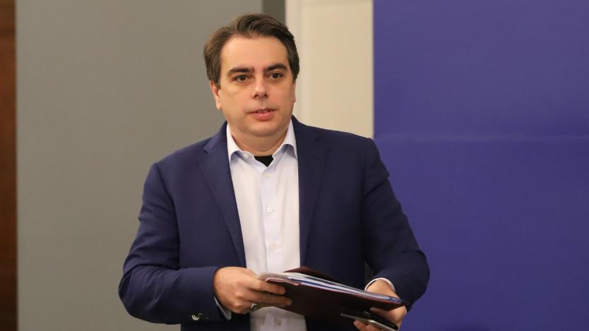 Асен Василев обеща да съкрати 30 000 чиновници