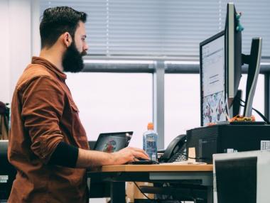 Кои получават най-високите заплати в България